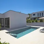 Villa Nauta - Beautiful Ground Floor Villa For 4 People With Playground & Sauna Pula