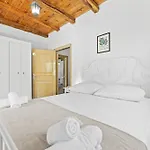 Villa Brioni With Pool By Rentistra