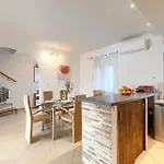 Apartment L&V
