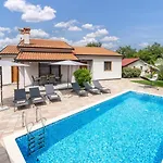 Villa Ajlin With Private Pool