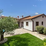 Villa Ajlin With Private Pool