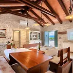 Villa Skavre By Istrialux