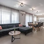 Villa Silente, Modern And Luxurious Villa Hugged By Nature