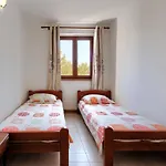 Apartment Gabi - Mdn152 By Interhome
