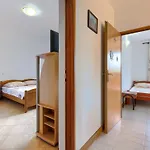 Apartment Gabi - Mdn152 By Interhome