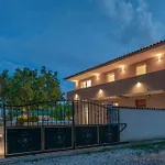 Holiday House Leone