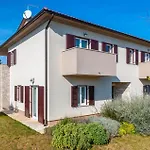 Gorgeous Home In Krmed With Wifi