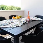 Apartment Bella With Private Parking