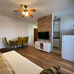 Sanus Apartments