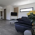 House Andrej, Entire Semi-Detached House With A Terrace, Parking, 400 M From Beach