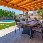 4 Bedroom Gorgeous Home In Medulin