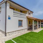 Lovely Home In Liznjan With Wifi