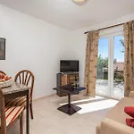 1 Bedroom Cozy Apartment In Icici