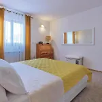 8 Bedroom Stunning Home In Pula