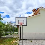 4 Bedroom Gorgeous Home In Pican