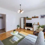 Beautiful Apartment In Pula With Kitchen