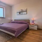 3 Bedroom Amazing Apartment In Barban