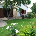 Freistehender Bungalow Perla Mit Garten Und Grill