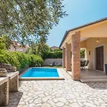 2 Bedroom Stunning Home In Liznjan