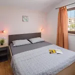 2 Bedroom Stunning Home In Liznjan