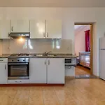 2 Bedroom Lovely Home In Medulin