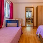 2 Bedroom Lovely Home In Medulin