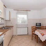 Cozy Apartment In Pula With Kitchen