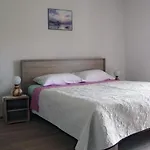 Gesamte Wohnung In Medulin Mit Grill, Terrasse Und Garten