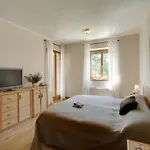 Ferienhaus In Karigador Mit Terrasse, Whirlpool Und Garten