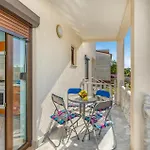 1 Bedroom Amazing Apartment In Pula