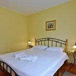 Tolles Ferienhaus In Umag Mit Gepflegtem Garten