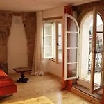 Liebevoll Eingerichtetes Istrisches Steinhaus Mit Grosser Ueberdachter Terrasse In Zentraler Lage