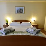 Klimatisierte Wohnung In Tar Mit Terrasse, Grill Und Garten