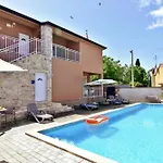 Klimatisierte Wohnung In Tar Mit Grill, Garten Und Gemeinschaftlichem Pool