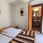 Gaestezimmer Fuer 2 Personen Ca 15 M In Novigrad, Adriakueste Kroatien Westkueste Von Istrien
