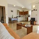 Klimatisierte Wohnung In Tar Mit Gemeinschaftlichem Pool, Grill Und Garten
