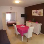 Ferienwohnung In Rakalj Mit Garten, Gemeinsamem Pool Und Terrasse