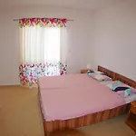Ferienwohnung In Rakalj Mit Garten, Gemeinsamem Pool Und Terrasse
