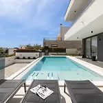 Villa Infinity Gem