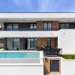 Villa Infinity Gem