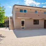 Holiday House Leone