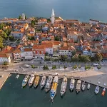Luxury Villa Pedena With Pool And Jacuzzi In Porec