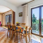 Awesome Apartment In Medulin With Kitchen