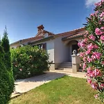Villa Boky Kastelir