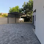 Villa Leola