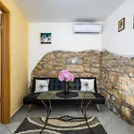 1 Bedroom Lovely Home In Barat