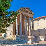 Villa Ene In Pula - Haus Fuer 6 Personen