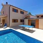 Ferienhaus Mit Privatpool Fuer 10 Personen Ca 175 Qm In Peroj, Istrien Istrische Riviera