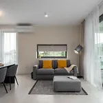 The Q Bliss - Your New 4-Star Hideaway With A Garage