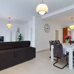 Kuca Za Odmor S Bazenom Emma